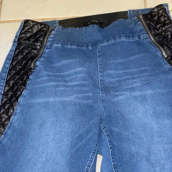 Ashley Stewart woman’s plus pull on Jean pant Sz 18 - Picture 4 of 4
